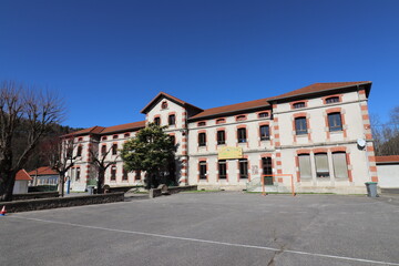 L'école élémentaire Saint Exupéry vue de l'extérieur, ville de Pont Salomon, département de...