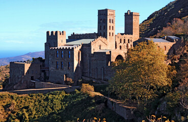 Monastère de Sant Pere de Rodes sur les hauteurs du littoral de Catalogne.