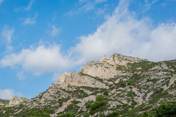 A sign on the side of a mountain