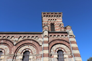 L'église catholique Notre Dame vue de l'extérieur, ville de Pont Salomon, département de la Haute Loire, France