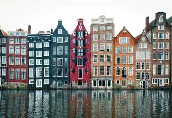 Foto op Aluminium Colorful houses lining Damrak canal in Amsterdam, Netherlands © Daria