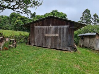 galp&atilde;o de madeira antigo, s&iacute;tio, fazenda