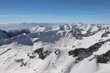 Tatry Polskie zimą, szczyty gór, widok z Koziego Wierchu © Monika