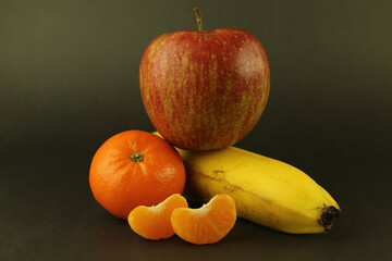 apple banana and tangerine 