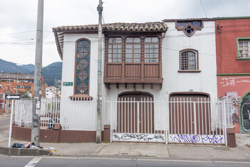 maison typique avec oriel du quartier de Palermo dans la localité de Teusaquillo, Bogota, Colombie