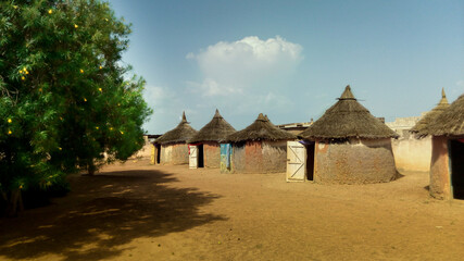 Village authentique au bord du lac Tengrela dans la région de Banfora au sud ouest du Burkina Faso