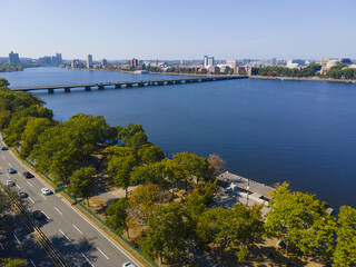 Obraz premium Boston Harvard Bridge on Charles River aerial view that connects city of Cambridge and Boston, Massachusetts MA, USA.
