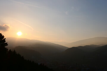 Obraz premium Sonnenuntergang in der buckligen Welt