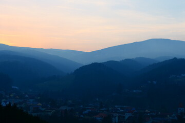 Es wird Nacht in den niederösterreichischen Bergen