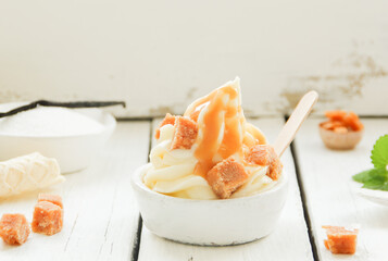 Karamell Eis Eisbecher selber machen 