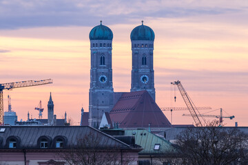 Munich frauenkirche skyline aerial view time lapse footage of city munich germany. - obrazy, fototapety, plakaty