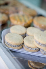 alfajores en un plato