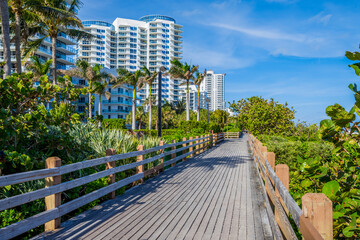 Wooden miami beach boardwalk, Florida - obrazy, fototapety, plakaty