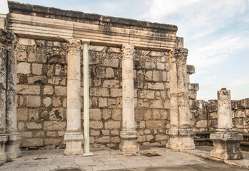 Fototapeta na wymiar Ruins of the great synagogue of Capernaum