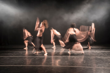 The abstract movement of the dance © Edson Campolina