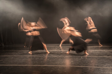 The abstract movement of the dance © Edson Campolina
