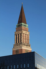 Rathausturm und Oper in Kiel