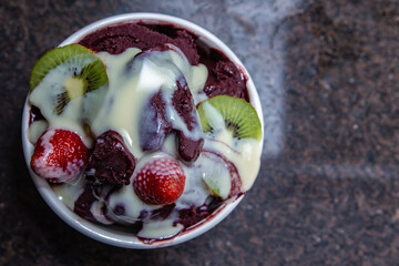 cream with berries