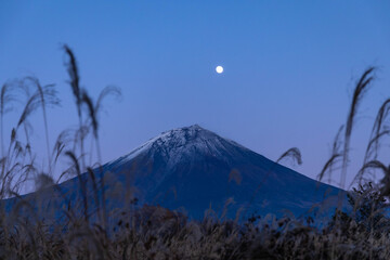 富士山　月
