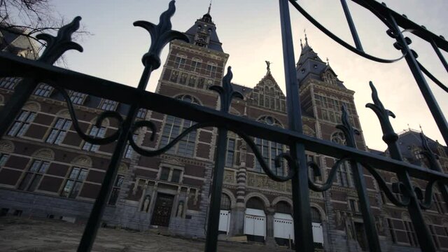 Amsterdam pan of rear gates of Rijksmuseum 