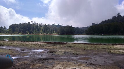 lake in park national park