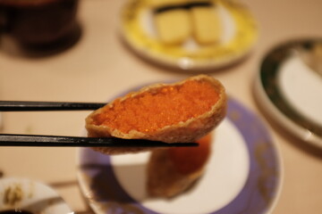 먹을것, 식사, 물고기, 연어, 번호판, 요리, 식당, 신선, 조개류, 맛있는, 미식가, 건강한, 야채, 점심, 요리, 간식, 요리, 백, 고기, 규정식, 샐러드, 맛 있는, 고립시키는, 레스토랑, 근접Soy sauce, sauce, Japanese sushi restaurant, rotational sushi