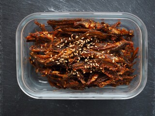 한국의 음식 멸치볶음
