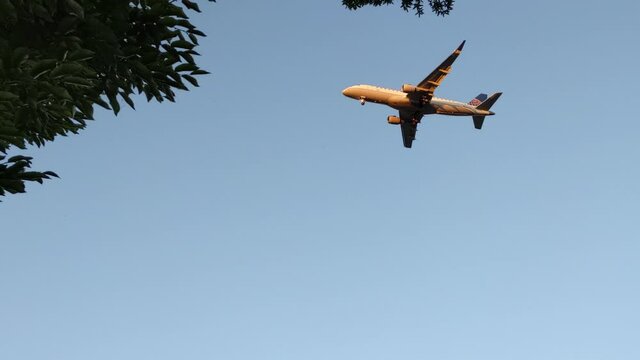 Commercial Plane Flies at Low Altitude above Houses just after Taking Off