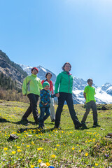 Wandern mit den Kindern im Gebirge