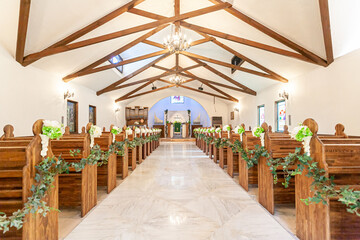 チャペルウェディング　イメージ