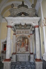 Napoli – Ara Petri nel vestibolo della Basilica di San Pietro ad Aram