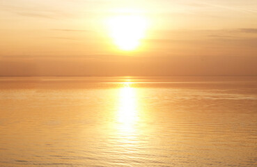 Fototapeta na wymiar Sunset in the sea for background golden color