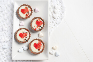 heart love valentin wedding tartlets  chocolate cake 