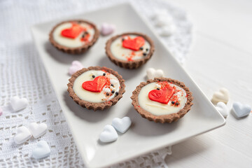 heart love valentin wedding tartlets  chocolate cake 