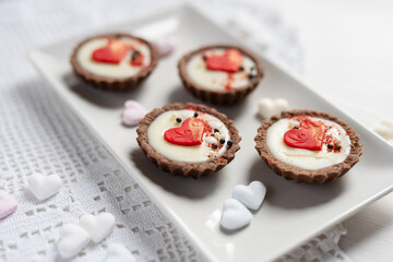 heart love valentin wedding tartlets  chocolate cake 