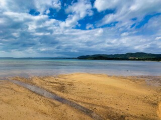 Fototapeta na wymiar 沖縄の離島の美しい海と風景