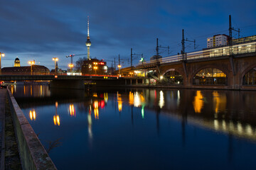 Fototapeta premium Jannowitzbrücke at Night