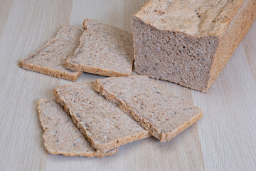 Brotscheiben vom Dinkelvollkornbrot