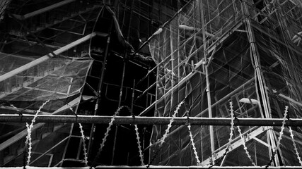 Baugerüst an Kirche zur Sanierung der Fassade