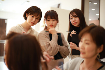 美容師の講習イメージ