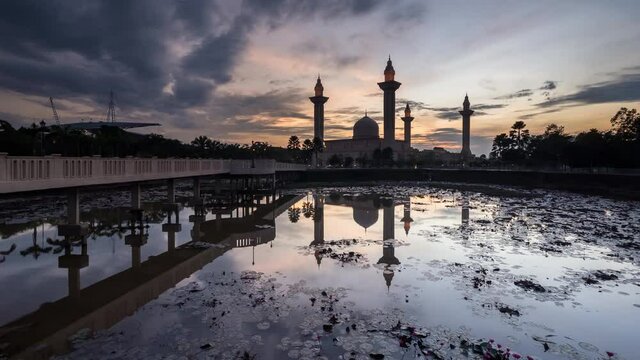 time lapse : majestic view of islamic mosque located in malaysia with reflection