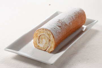 pastelería, pasteles y tartas al horno, bizcocho con crema. pastry, baked cakes and pies, sponge cake with cream.