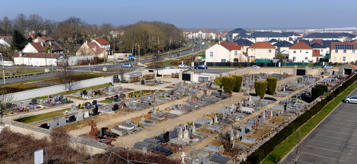 Obraz premium cimetière et lotissement 