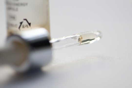 Pipette mit Flasche, Gesichtsserum / facial serum
