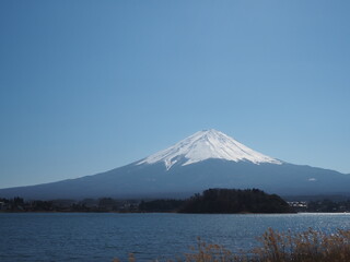 美しい河口湖と富士山