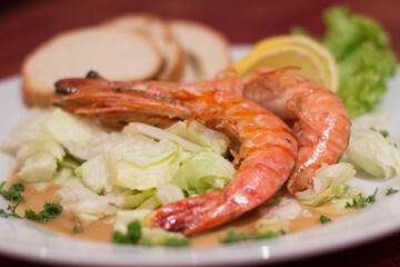 shrimps with salad