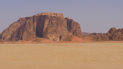 Bizarre Felsformationen in der Wüste Wadi Rum, Jordanien