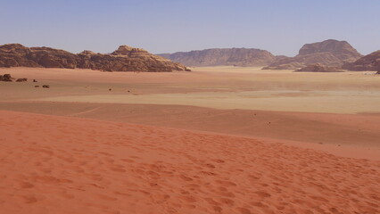 Fototapeta na wymiar Spektakuläre Farben und Formen in der Wüste Wadi Rum