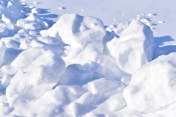 Fototapeta na wymiar White blocks of snow in the winter afternoon