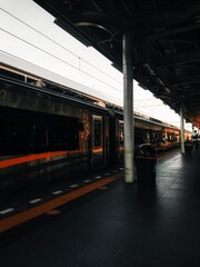 Obraz premium The train station in Jakarta, Indonesian, I'm waiting for the train to come so I can travel, not many people, because covid 19 is still hanging around.
